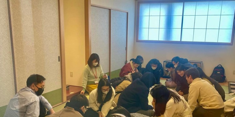 Trường Ohara Tokyo tổ chức cho hs một trận đấu với trò chơi Karuta